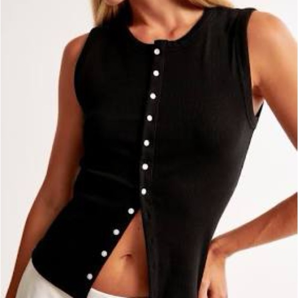 Abercrombie & Fitch Black Sleeveless Button-Front Tank